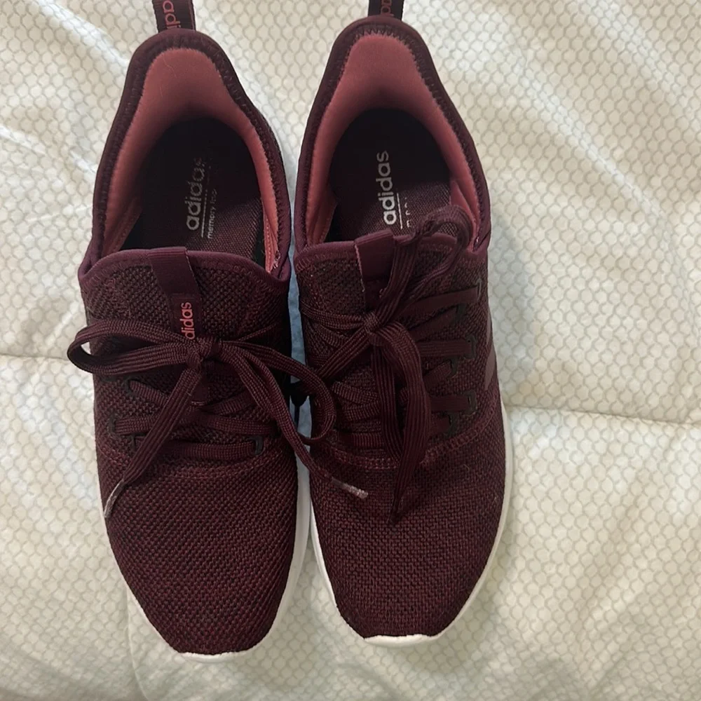 Sneaker. - Picture 2 of 3